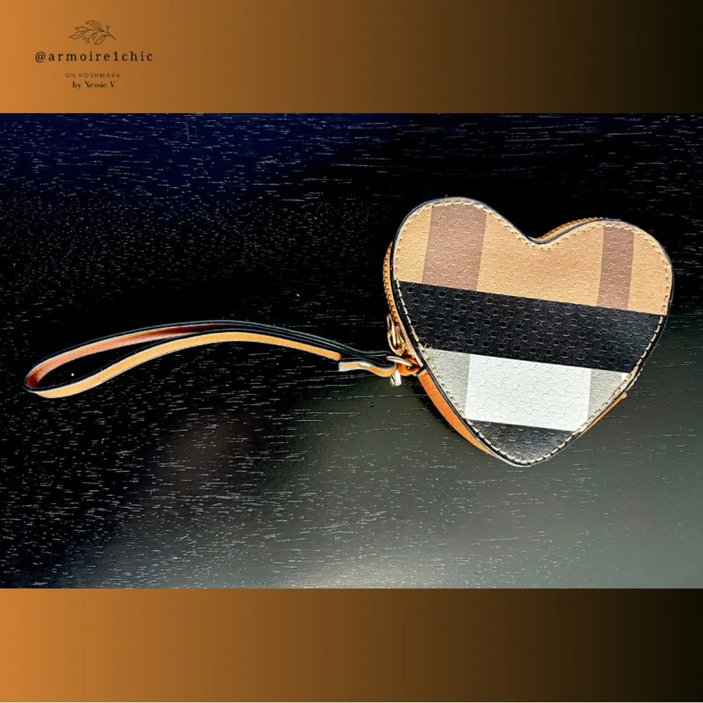 WRISTLET COIN PURSE | Heart-Shaped Plaid Pattern